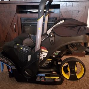 SOLD OUT Doona stroller qnd base